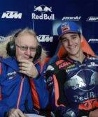 Iker Lecuona en el box del Red Bull KTM Tech3