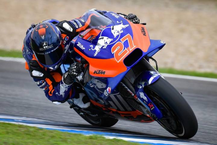 Iker Lecuona pilotando la KTM en Jerez 