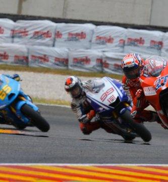 Jorge Lorenzo Yamaha Casey Stoner Ducati durante una carrera de MotoGP