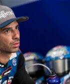 Marco Melandri en el box del GRT Yamaha durante la última carrera de SBK