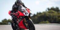 Scott Redding a los mandos de la Ducati durante los test de Portimao