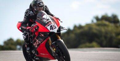 Scott Redding a los mandos de la Ducati durante los test de Portimao