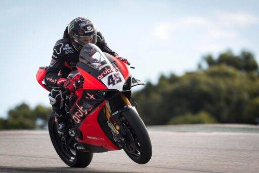 Scott Redding a los mandos de la Ducati durante los test de Portimao