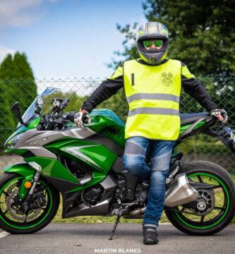 PóluxCrivillé posa ante su Kawasaki