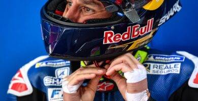 Johann Zarco en el box del Reale Avintia durante los últimos test de pretemporada de MotoGP