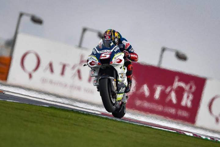 Johann Zarco pilotando la Ducati del Reale Avintia durante los últimos test de pretemporada de MotoGP en Qatar