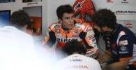 Marc Márquez en el box de Honda durante los test de Sepang de MotoGP