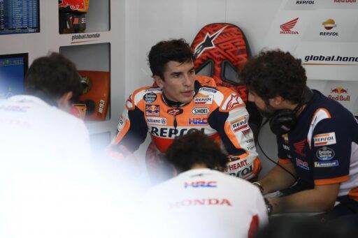 Marc Márquez en el box de Honda durante los test de Sepang de MotoGP