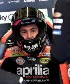 Aleix Espargaró en su box durante los últimos entrenamientos de MotoGP en Qatar
