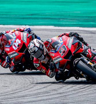 Andrea Dovizioso y Danilo Petrucci durantelos test de Qatar de MotoGP