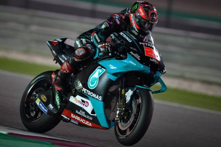 Fabio Quartararo pilotando su Yamaha durante los test de MotoGP