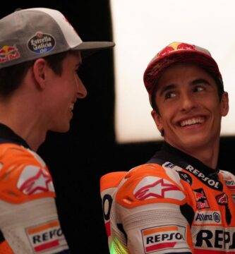 Marc Márquez junto a su hermano Álex Márquez en la presentación del equipo oficial de Honda de MotoGP