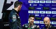 Maverick Viñales en el box de Yamaha durante los últimos entrenamientos de MotoGP en Qatar