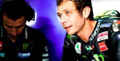 Valentino Rossi en su box durante los últimos test de Qatar de MotoGP