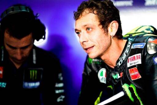 Valentino Rossi en su box durante los últimos test de Qatar de MotoGP