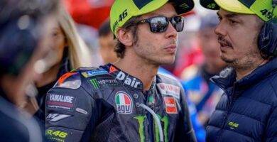 Valentino Rossi y Uccio Salucci durante una carrera de MotoGP