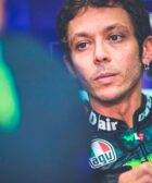 Valentino Rossi en el box del Monster Energy Yamaha durante los últimos test de pretemporada de MotoGP en Qatar