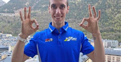 Álex Rins en el momento de anunciar su renovación con Suzuki