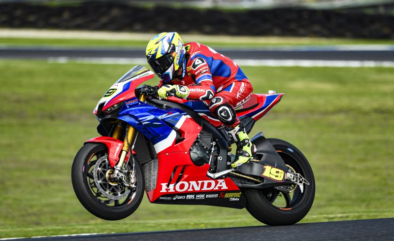 Álvaro Bautista durante el round de Australia del WorldSBK pilotando la Honda