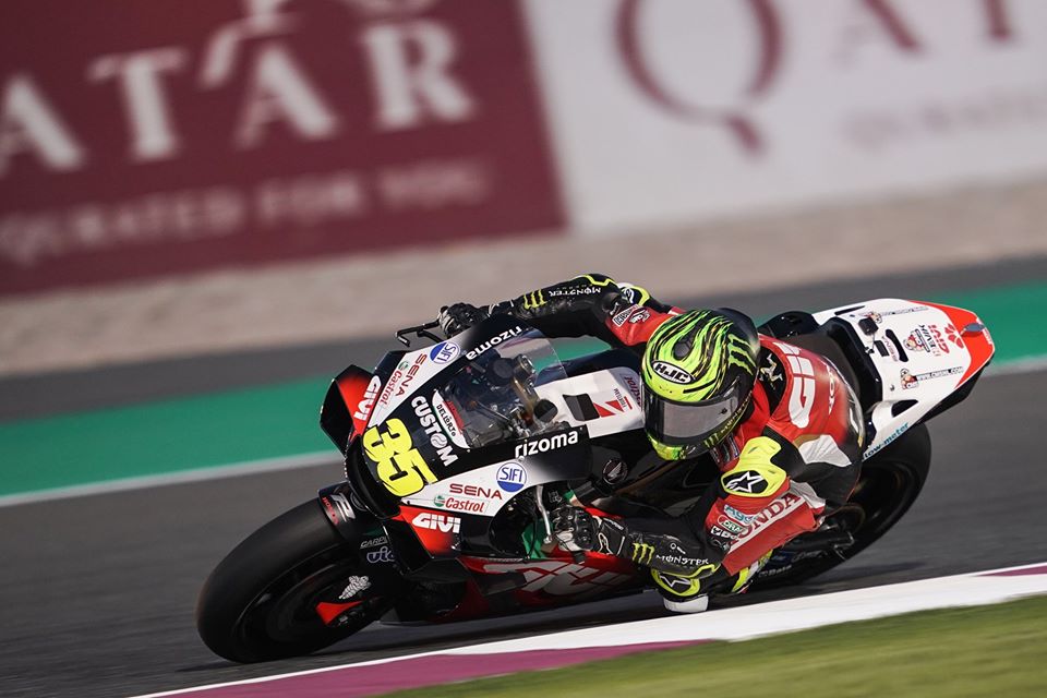 Cal Crutchlow pilotando la Honda del LCR Honda durante los test de Qatar de MotoGP
