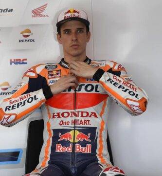 Álex Márquez en el box de Honda