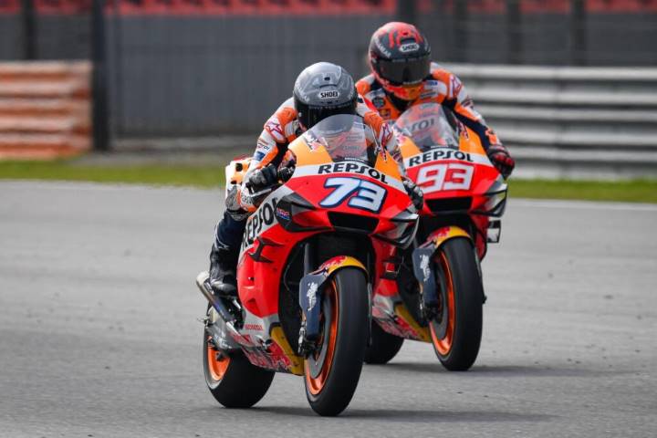 Álex Márquez y Marc Márquez durante los últimos test de pretemporada de MotoGP