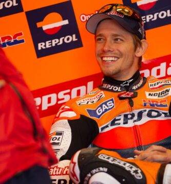 Casey Stoner en el box de Honda
