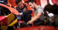 Dani Pedrosa en el box de KTM