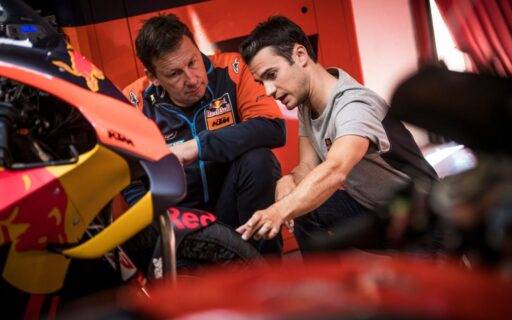 Dani Pedrosa en el box de KTM