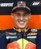 Pol Espargaró en el box de KTM