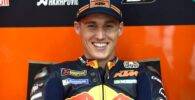 Pol Espargaró en el box de KTM