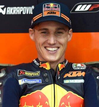 Pol Espargaró en el box de KTM