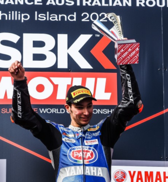 Toprak Razgatlioglu en el podio del round de Australia de WorldSBK