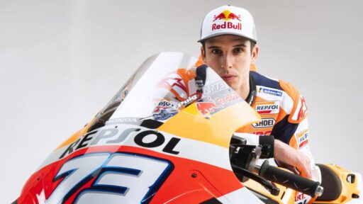 Álex Márquez junto a la Honda