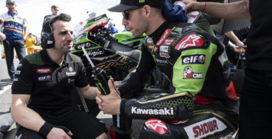Jonathan Rea junto a su Kawasaki momentos antes de arrancar la carrera de WorldSBK en Australia