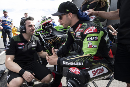 Jonathan Rea junto a su Kawasaki momentos antes de arrancar la carrera de WorldSBK en Australia