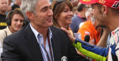 Valentino Rossi y Mick Doohan en el parque cerrado de MotoGP
