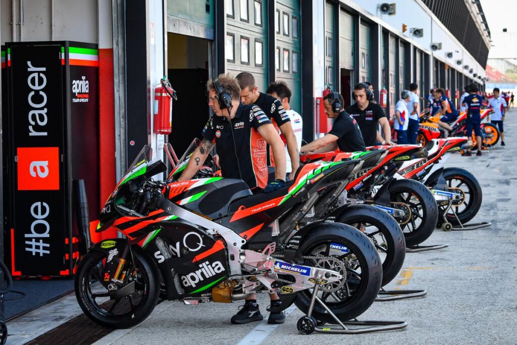 Aprilia frente al box en el último test de MotoGP en Misano