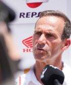 Alberto Puig atendiendo a los medios después de la carrera