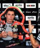 Aleix Espargaró en el box de Aprilia durante la carrera de MotoGP en el Circuito de Jerez Angel Nieto
