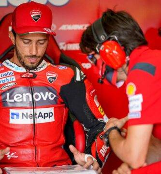 Andrea Dovizioso en el box de Ducati durante la carrera de MotoGP del Gran Premio de Andalucía