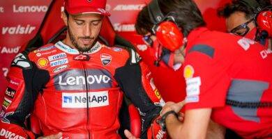 Andrea Dovizioso en el box de Ducati durante la carrera de MotoGP del Gran Premio de Andalucía