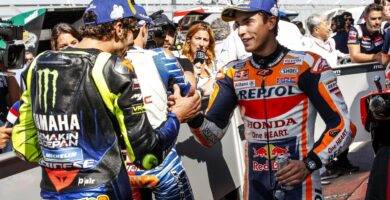 Valentino Rossi y Marc Márquez tras una carrera de MotoGP