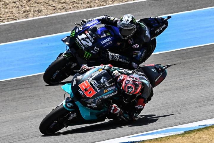Maverick Viñales y Fabio Quartararo durnate la carrera de MotoGP del Gran Premio de Andalucía de MotoGP