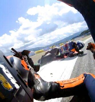 Caída entre Pol Espargaró y Oliveira en el GP de Austria