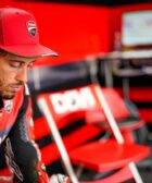 Andrea Dovizioso en el box de Ducati durante el Gran Premio de Andalucía de MotoGP