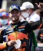 Brad Binder celebra la victoria de MotoGP