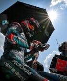 Fabio Quartararo en la parrilla de salida de una carrera de MotoGP sobre la Yamaha