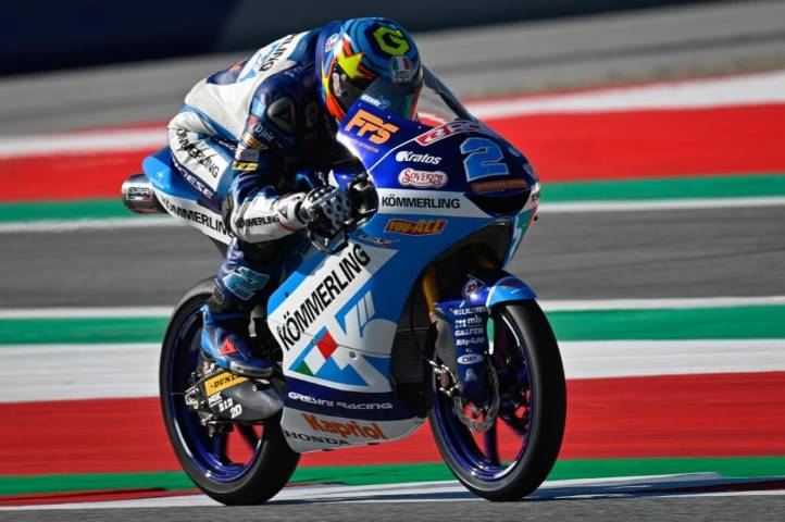 Gabriel Rodrigo durante la sesión de clasificación de Moto3 en el Gran Premio de Estiria en Austria