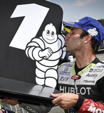 Johann Zarco celebra la pole conseguida en el Gran Premio de la República Checa de MotoGP en Brno
